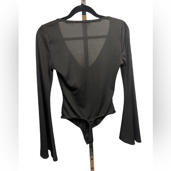 Intimately Free People black ribbed bodysuit with bell sleeves size Xsmall - Picture 4 of 4